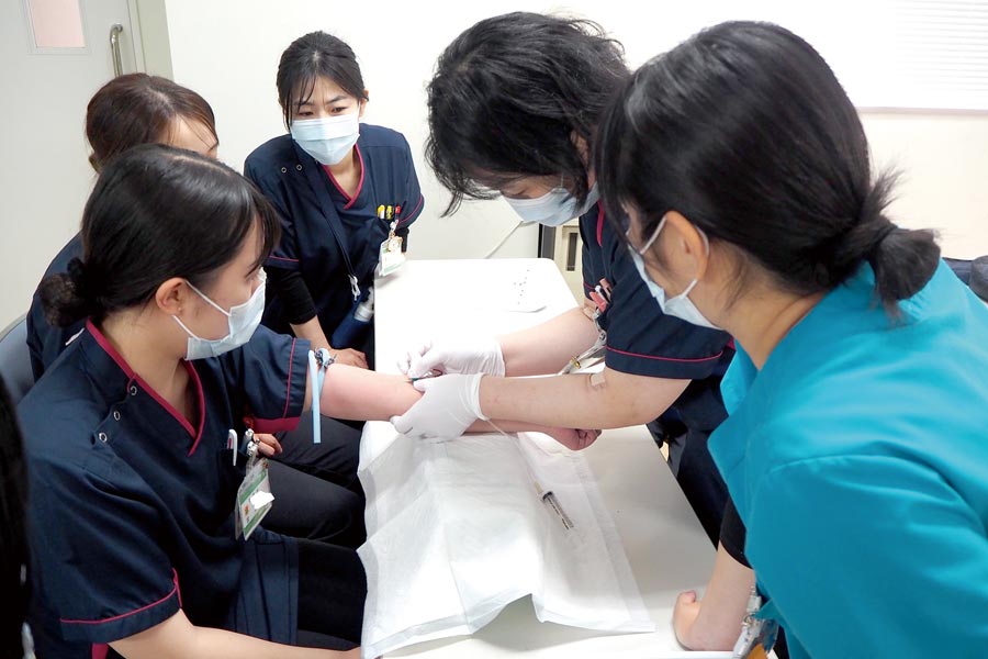 新人研修_新人同士での採血